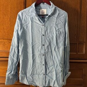 EUC SO Perfect Shirt Light Blue Chambray Button Down Long Sleeve Shirt